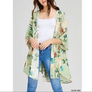 🎉 HP 🎉 Sage Floral Kimono, NWT